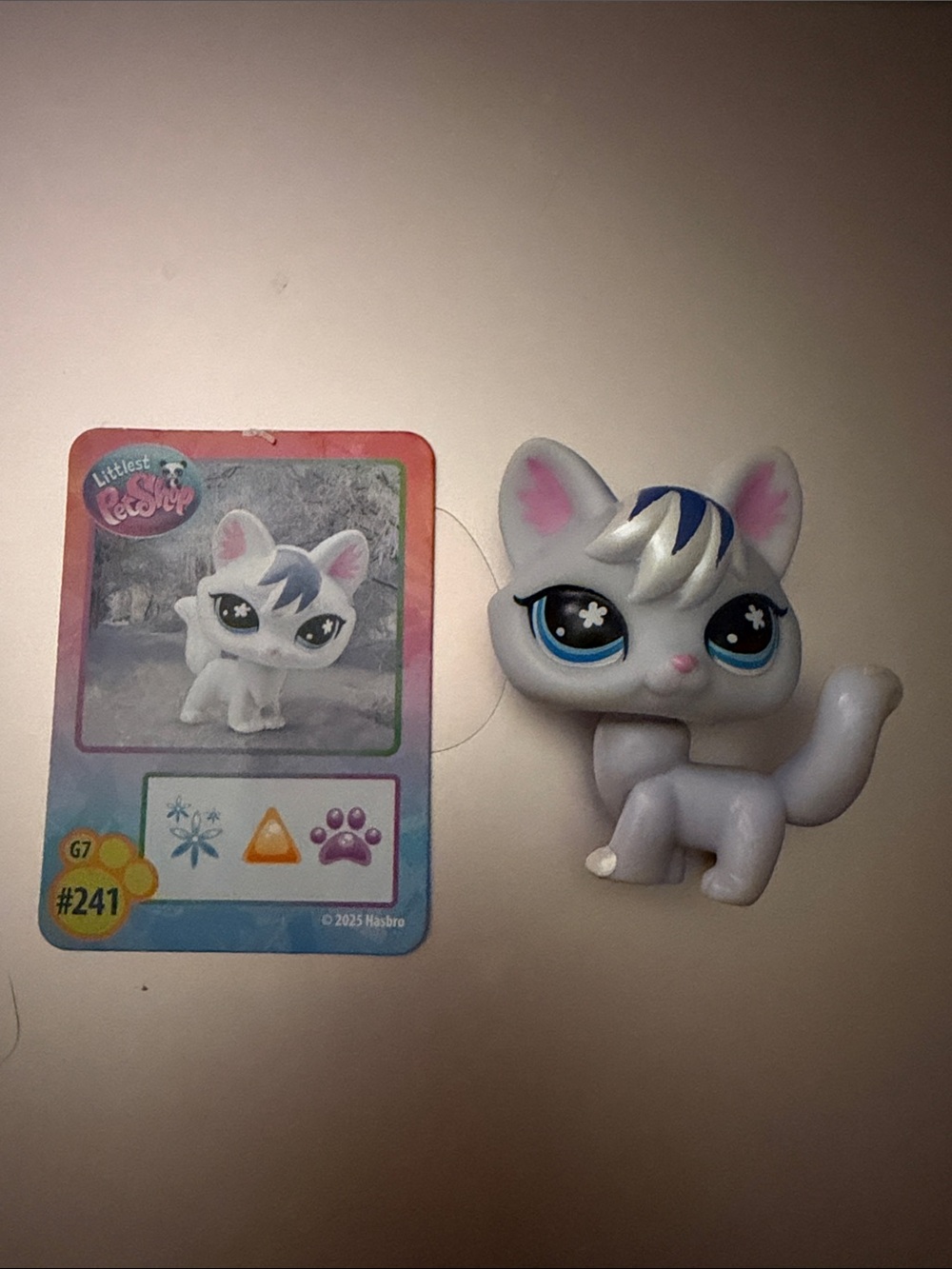 Littlest Pet Shop Gray & Blue Eyed Kitten Figure